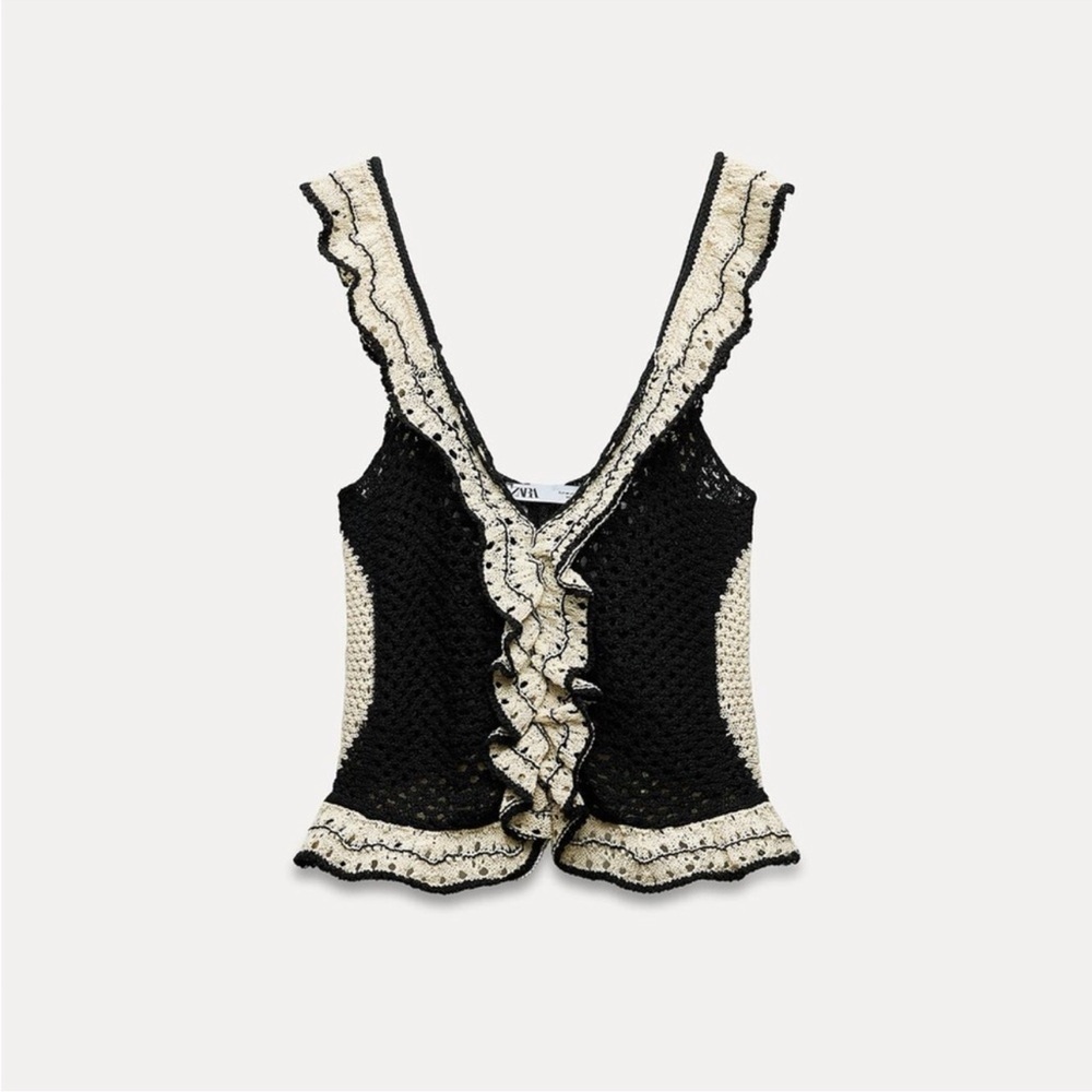 NWT Zara Black and Cream Ruffle Knit top
